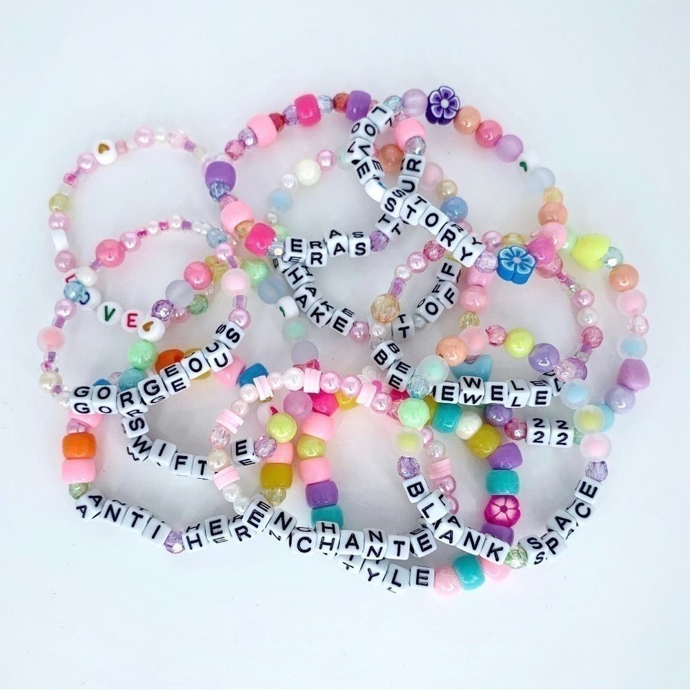 Assortment Set of 5 Taylor Swift friendship bracelets - Picture 2 of 3